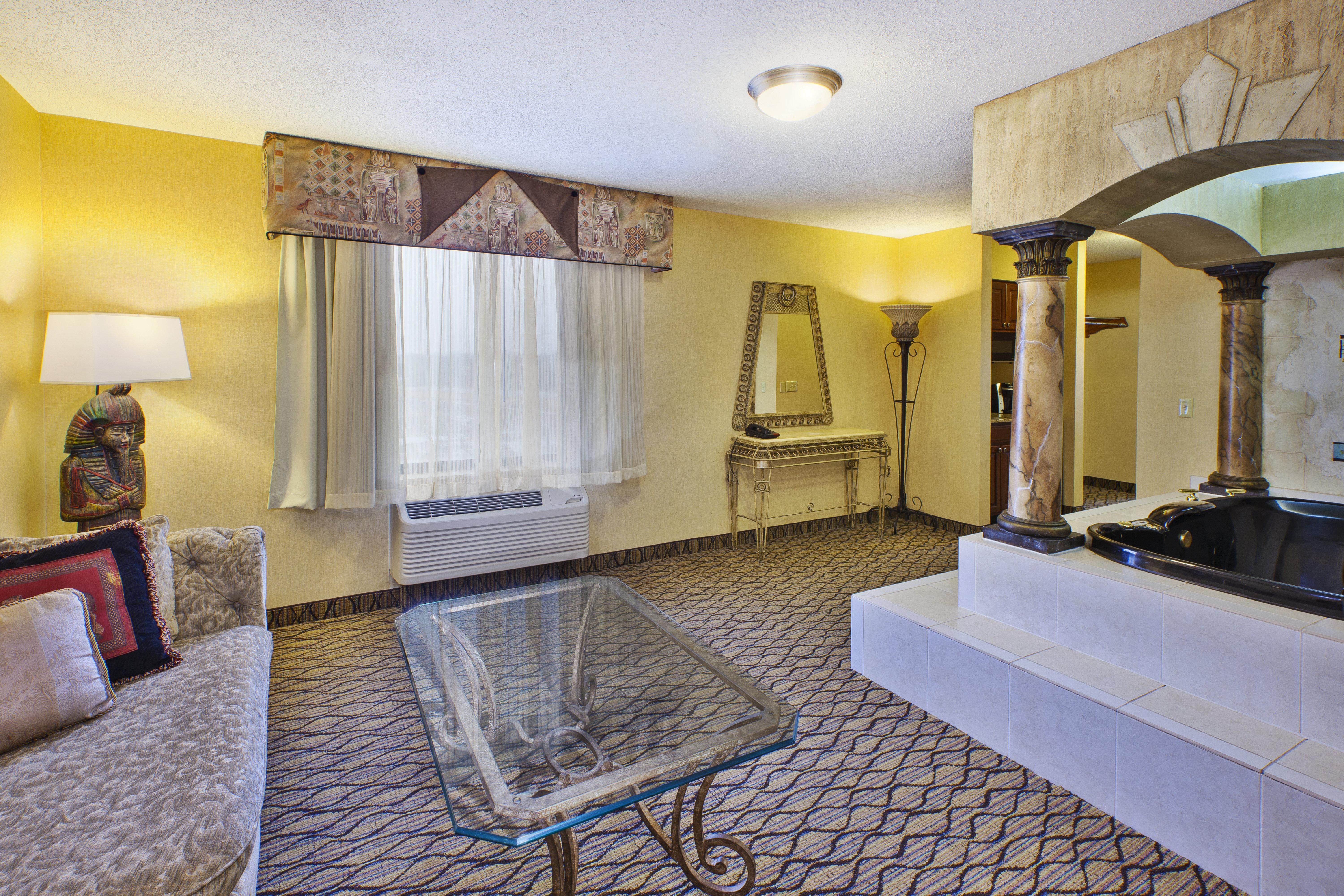 Holiday Inn Express Hotel & Suites - Belleville Area By Ihg Exterior foto