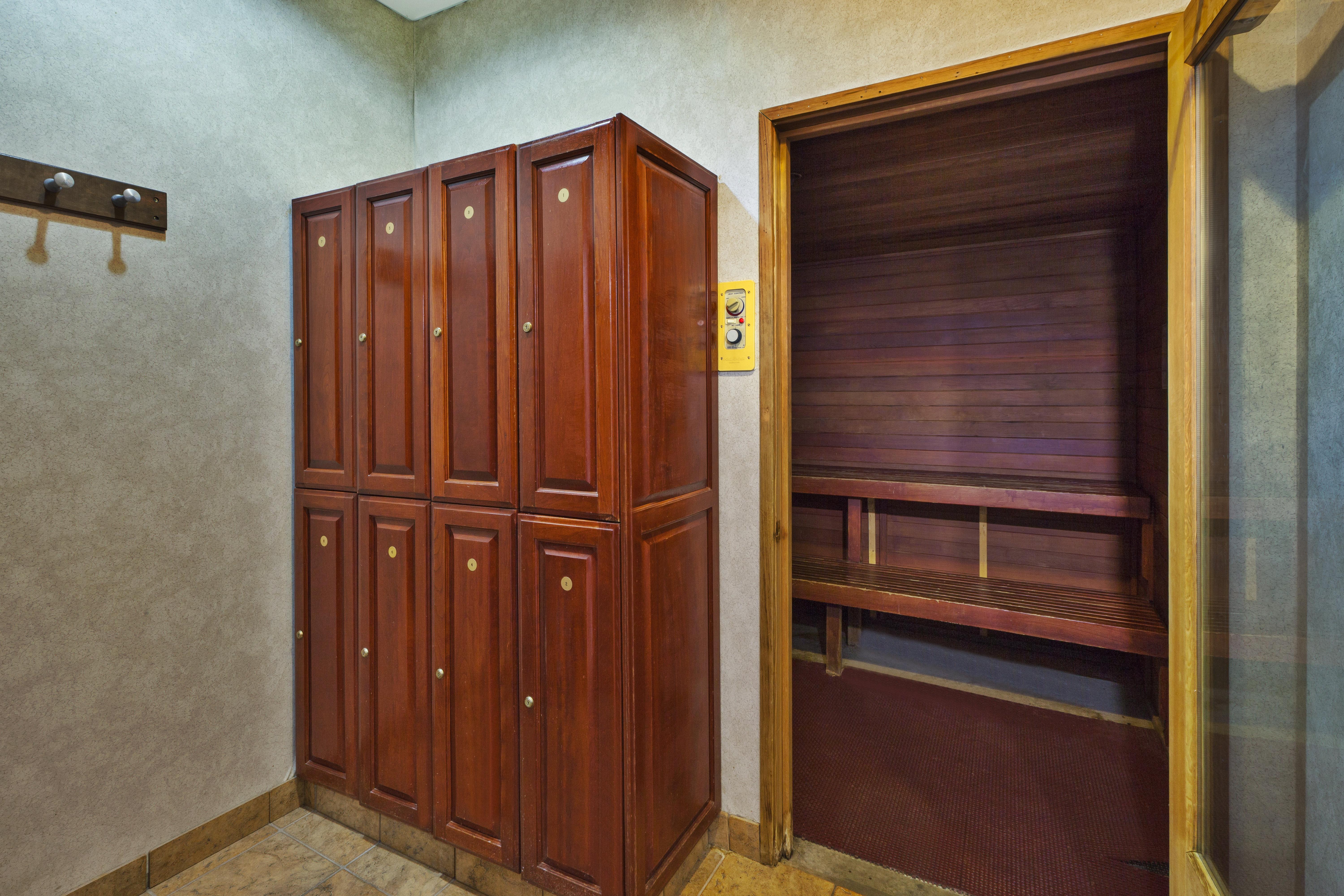 Holiday Inn Express Hotel & Suites - Belleville Area By Ihg Exterior foto