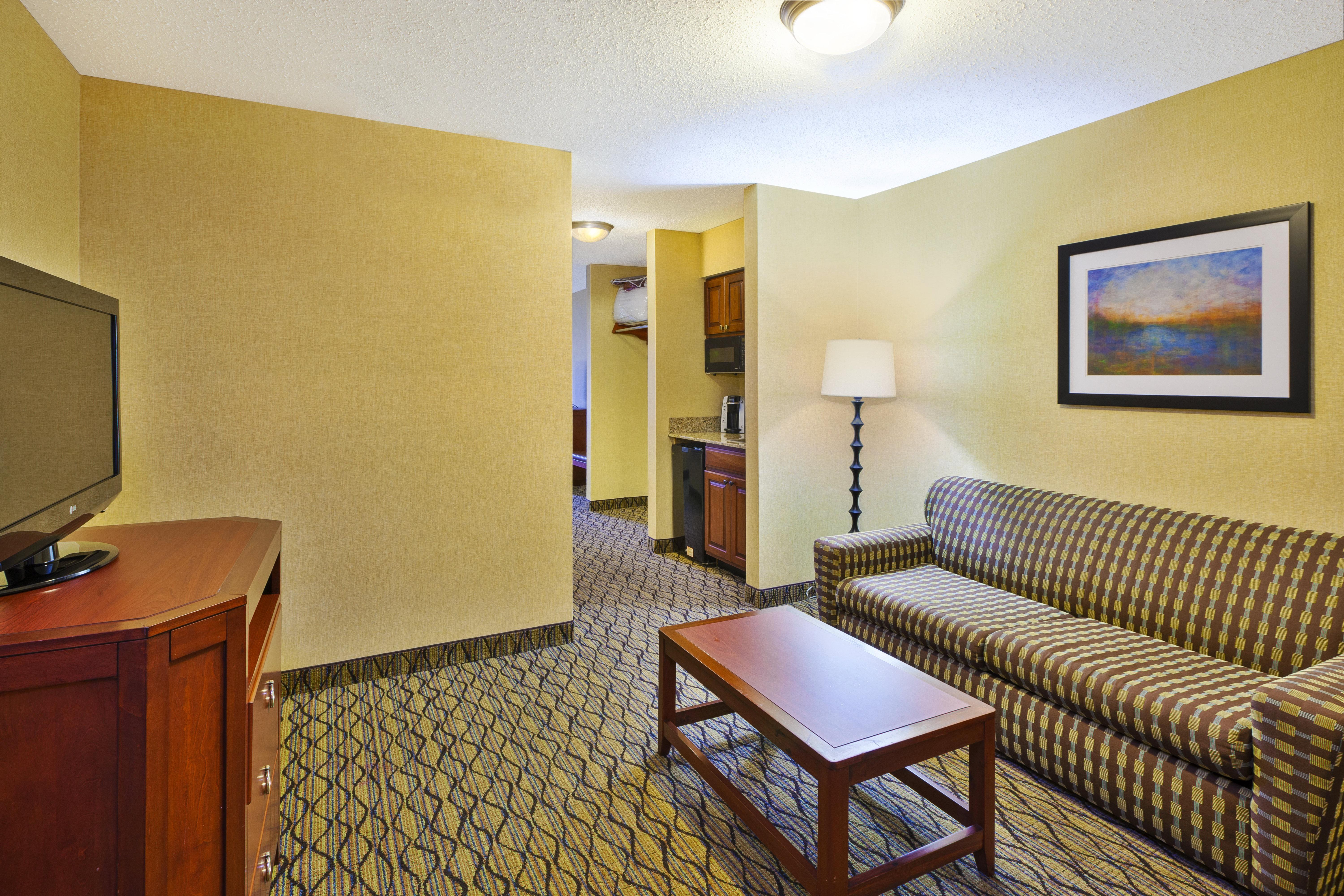 Holiday Inn Express Hotel & Suites - Belleville Area By Ihg Exterior foto