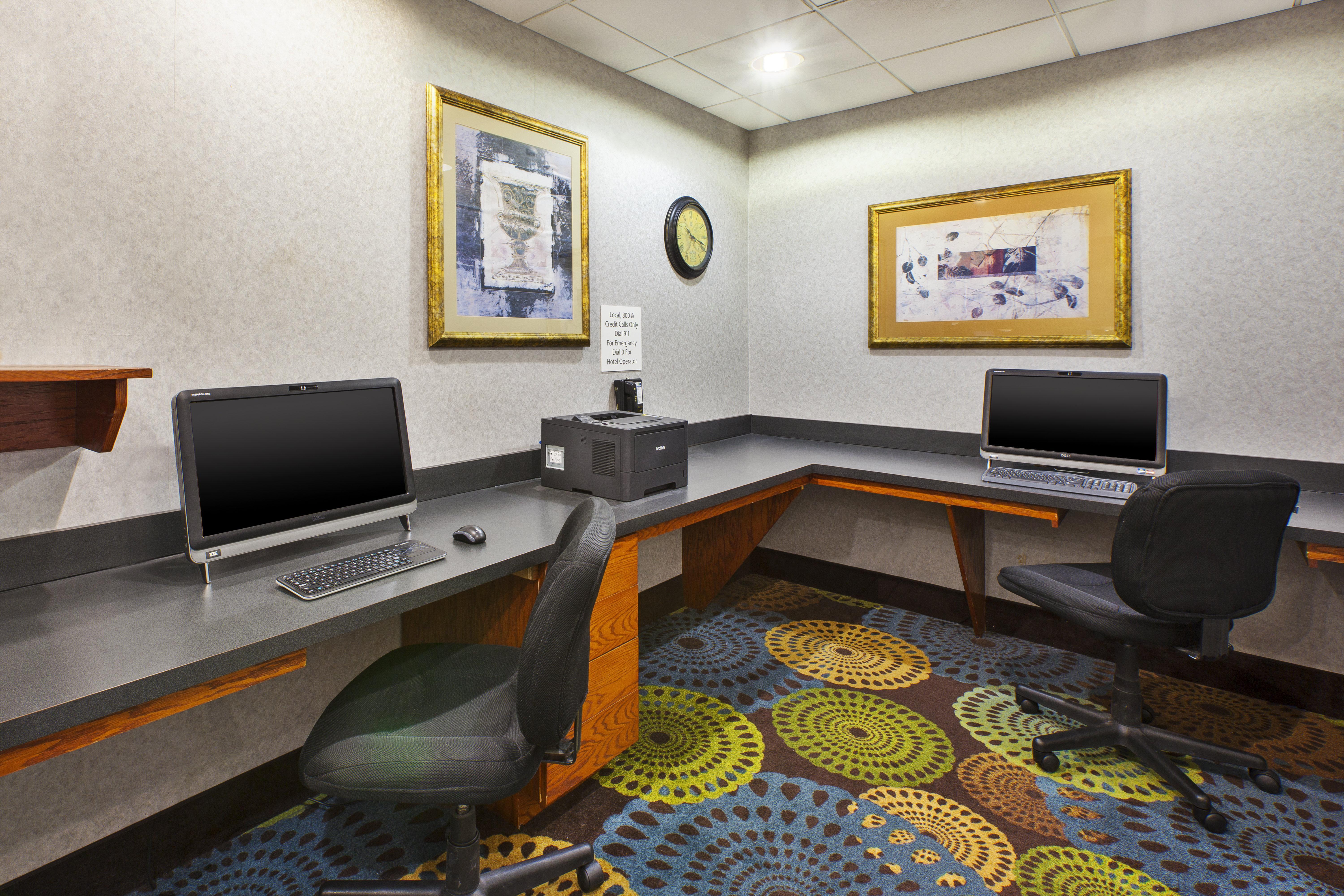 Holiday Inn Express Hotel & Suites - Belleville Area By Ihg Exterior foto