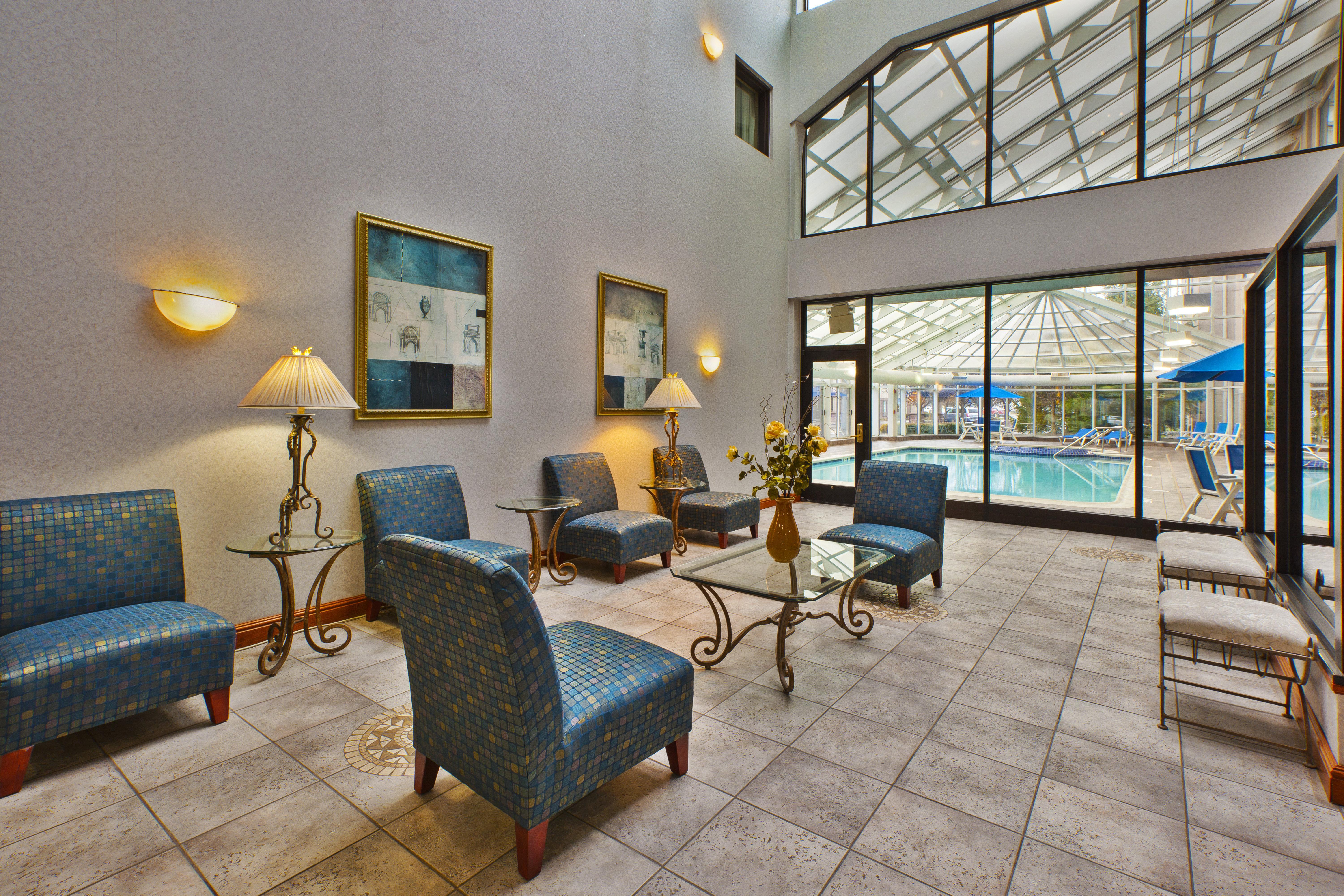 Holiday Inn Express Hotel & Suites - Belleville Area By Ihg Exterior foto