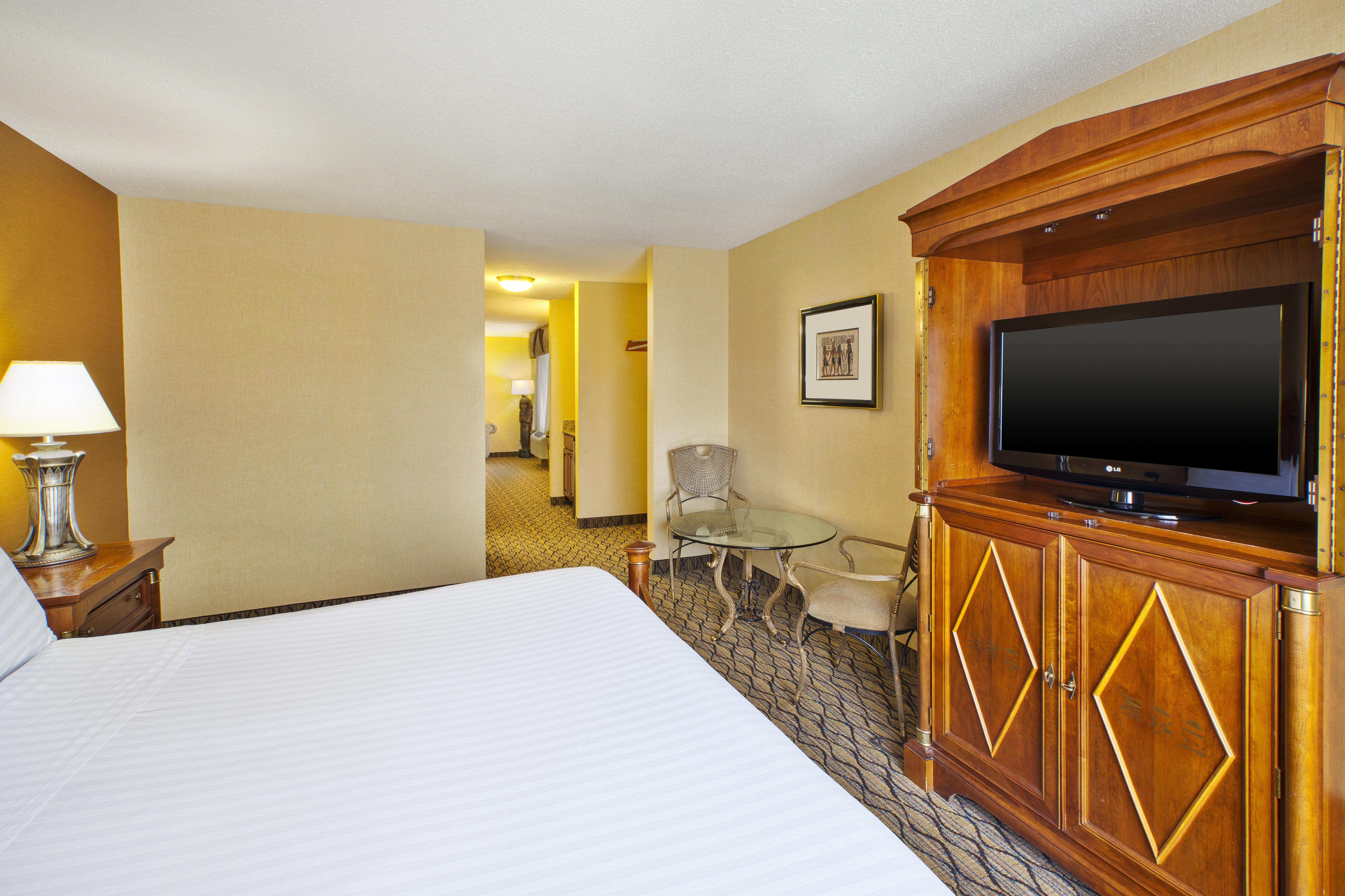 Holiday Inn Express Hotel & Suites - Belleville Area By Ihg Exterior foto