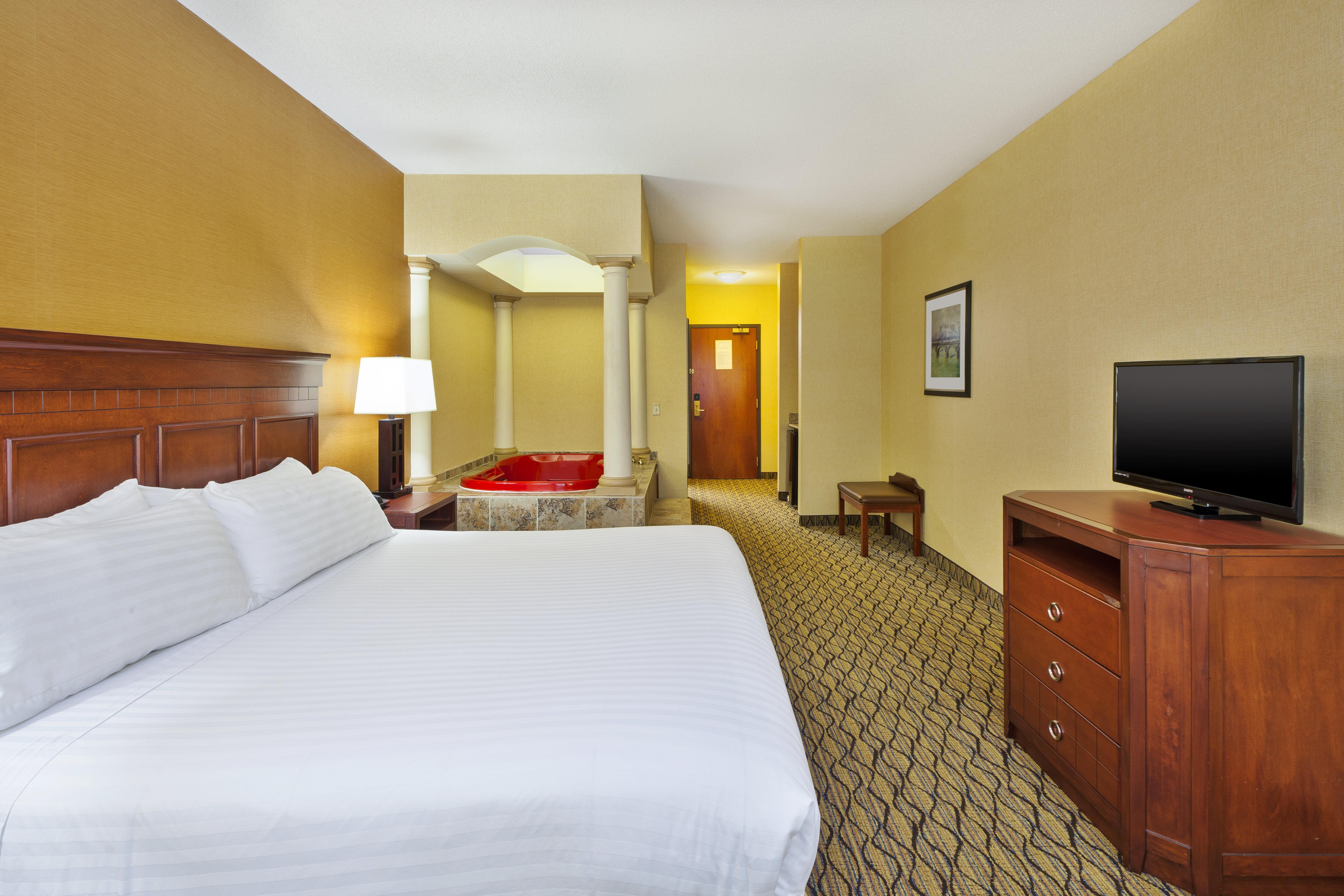 Holiday Inn Express Hotel & Suites - Belleville Area By Ihg Exterior foto