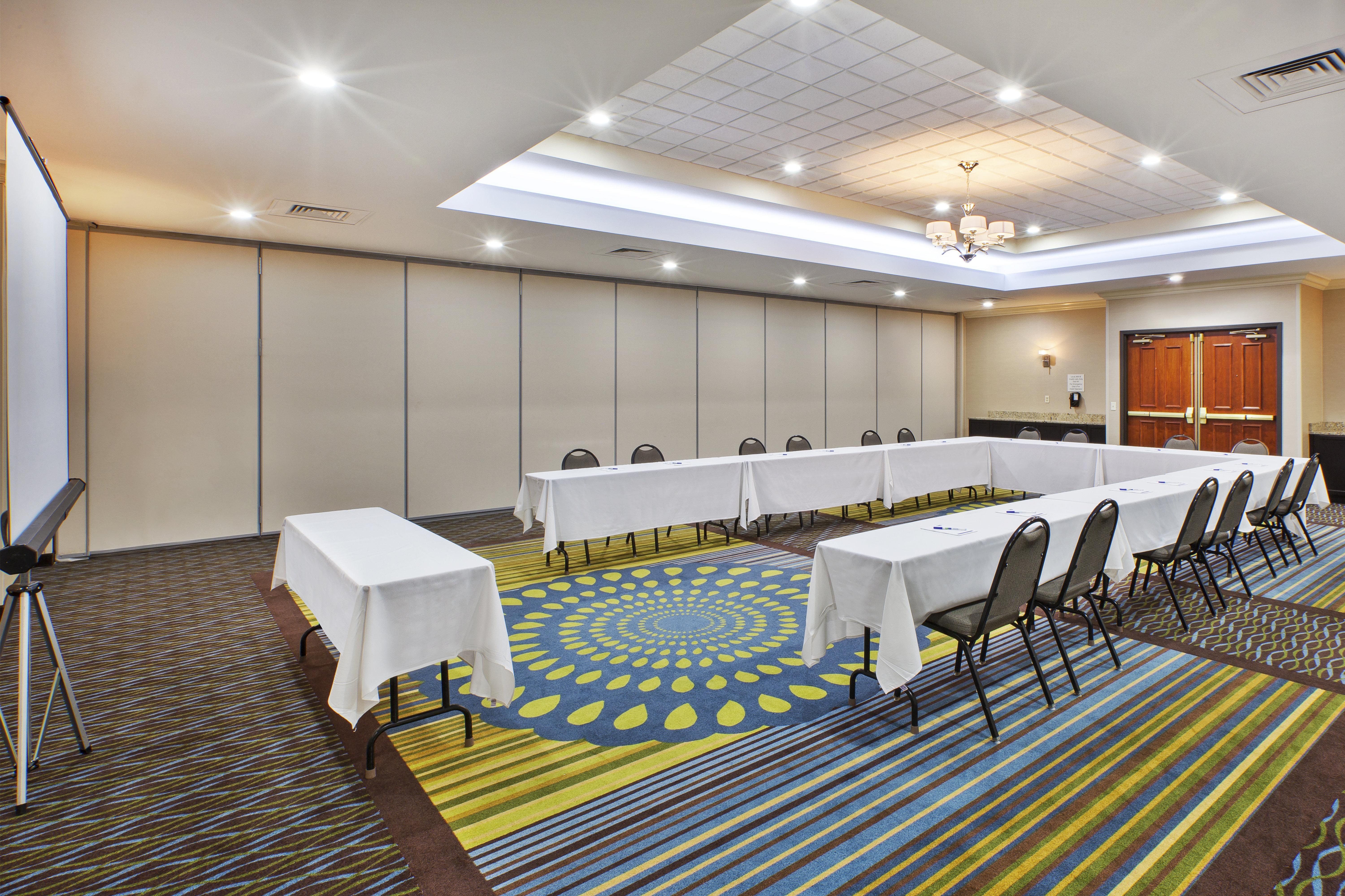 Holiday Inn Express Hotel & Suites - Belleville Area By Ihg Exterior foto
