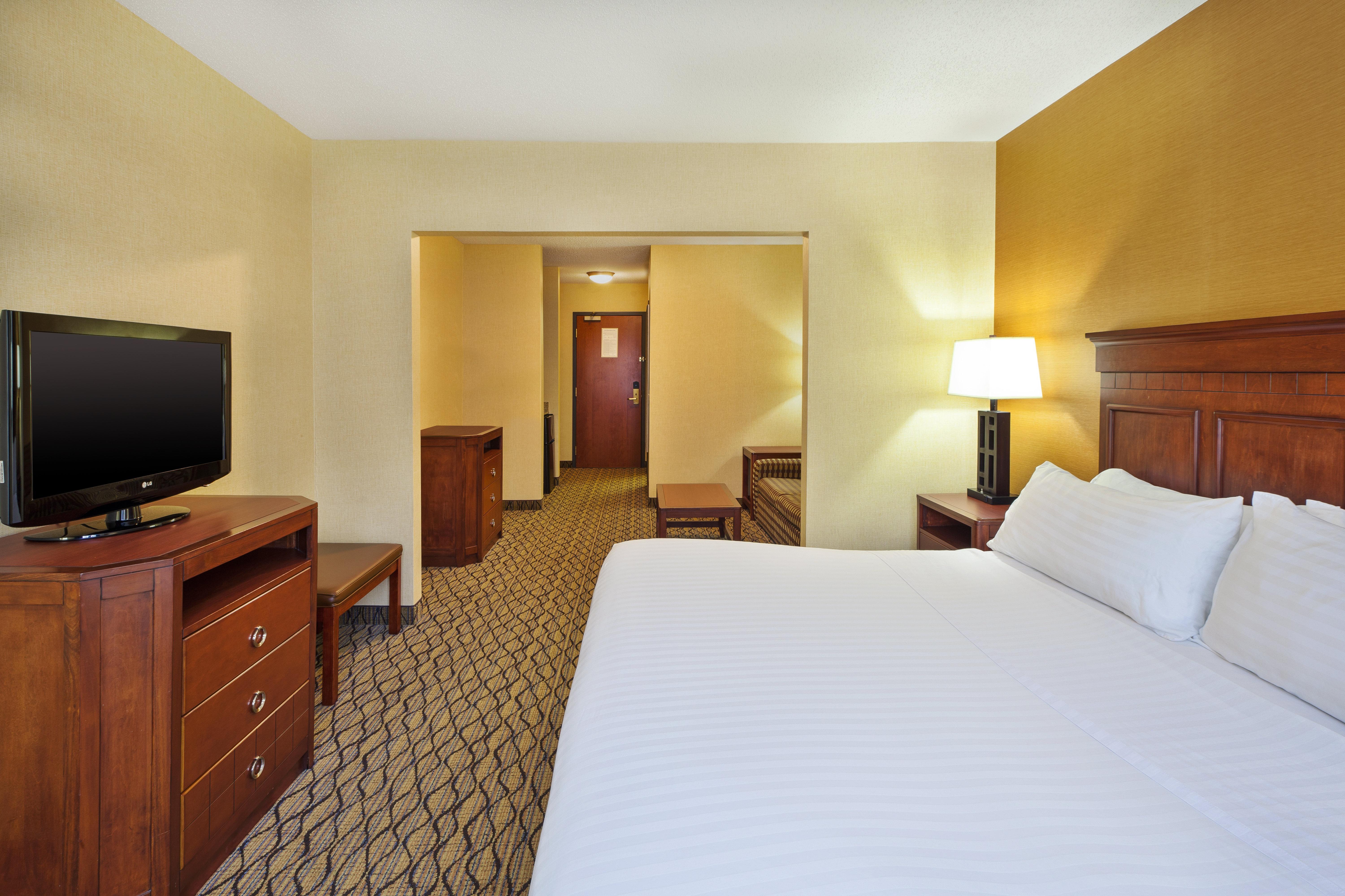 Holiday Inn Express Hotel & Suites - Belleville Area By Ihg Exterior foto