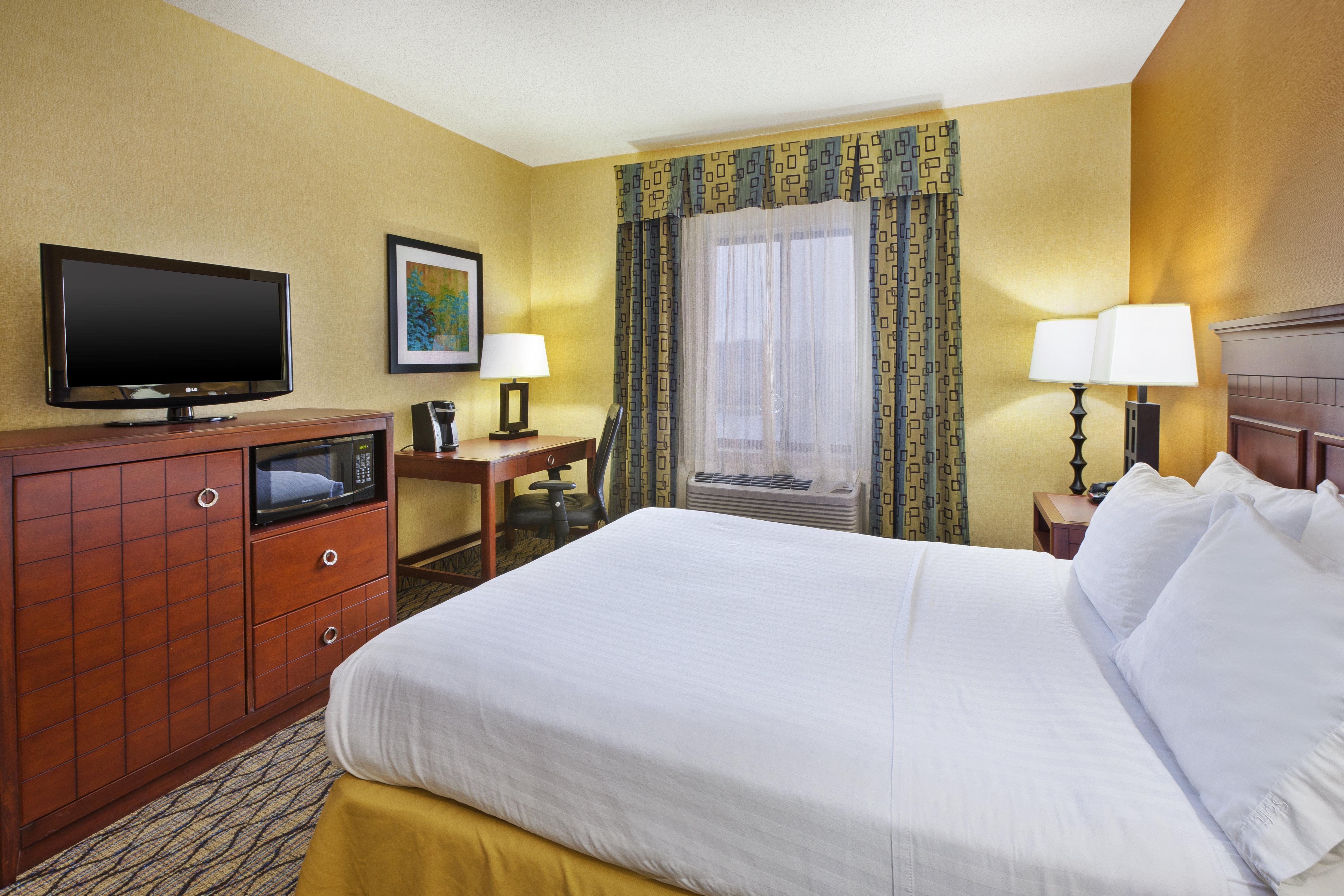 Holiday Inn Express Hotel & Suites - Belleville Area By Ihg Exterior foto