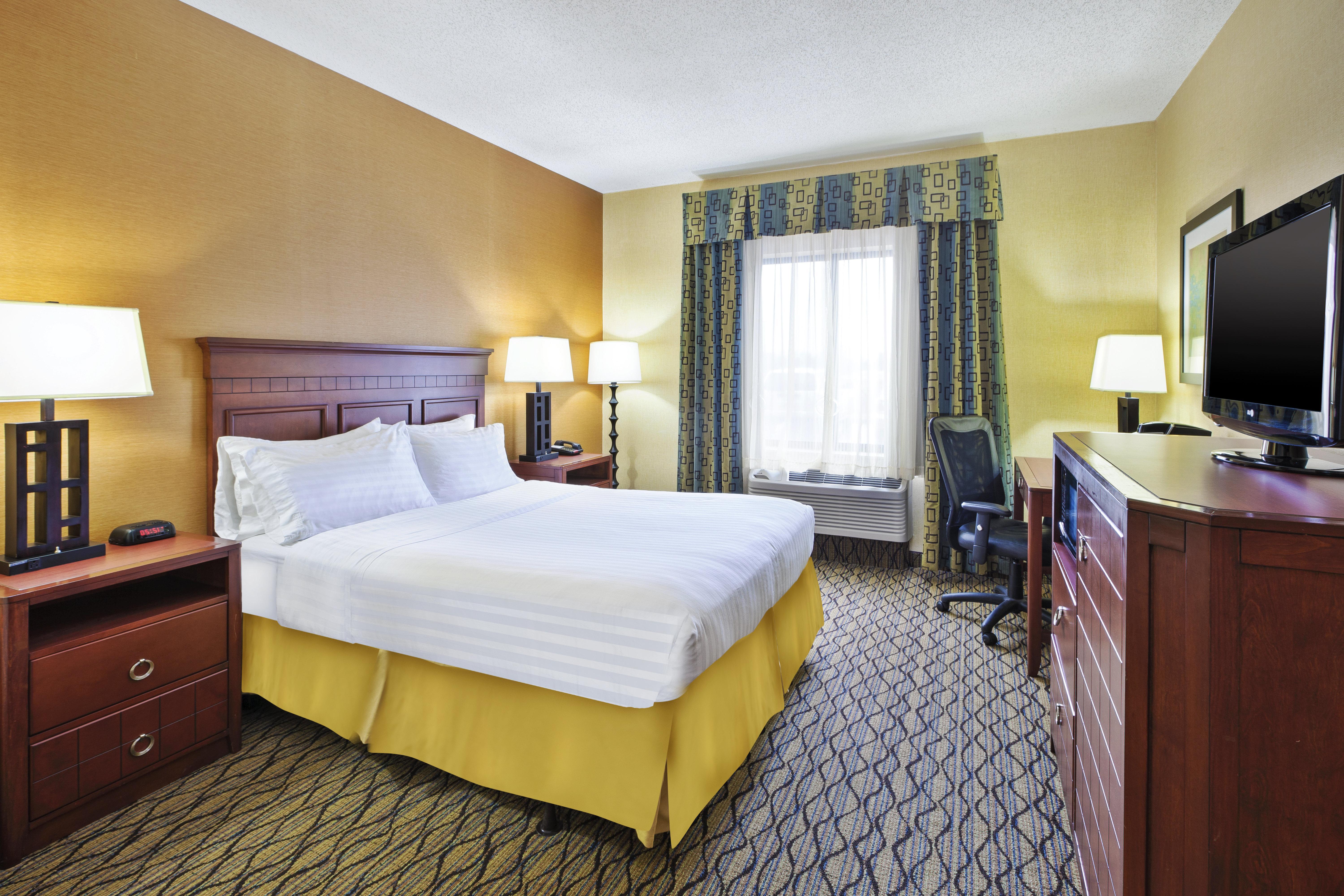 Holiday Inn Express Hotel & Suites - Belleville Area By Ihg Exterior foto