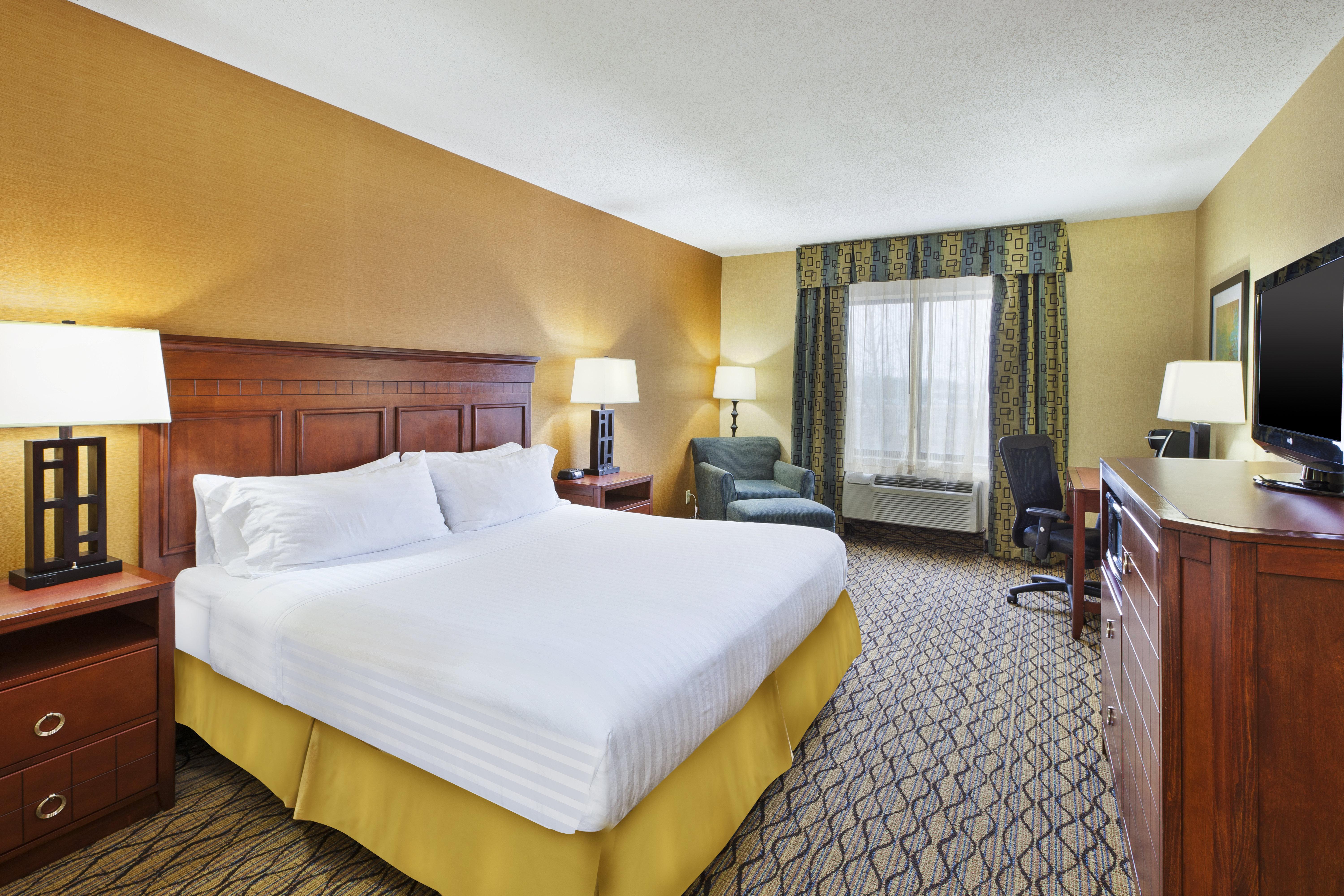 Holiday Inn Express Hotel & Suites - Belleville Area By Ihg Exterior foto