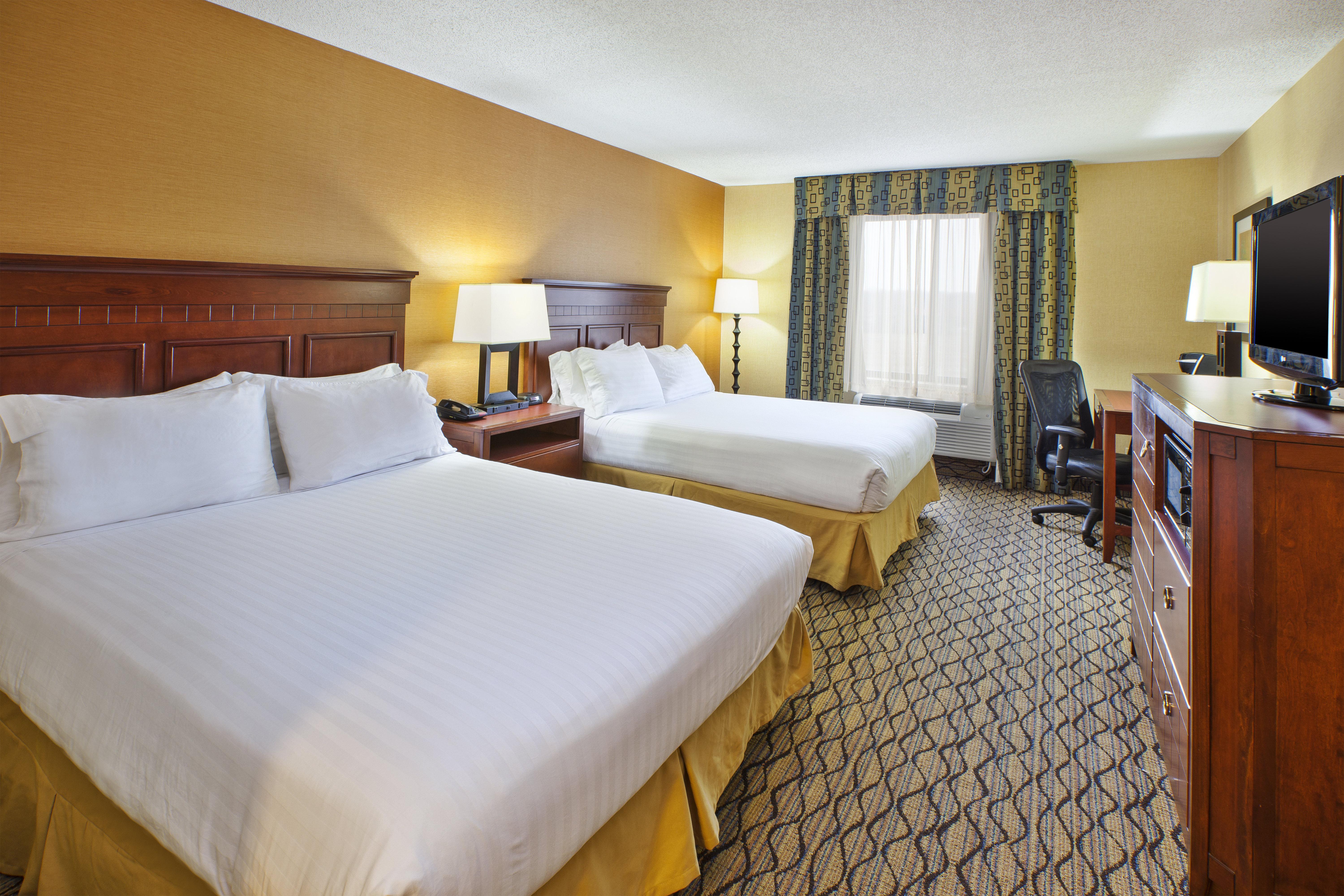 Holiday Inn Express Hotel & Suites - Belleville Area By Ihg Exterior foto