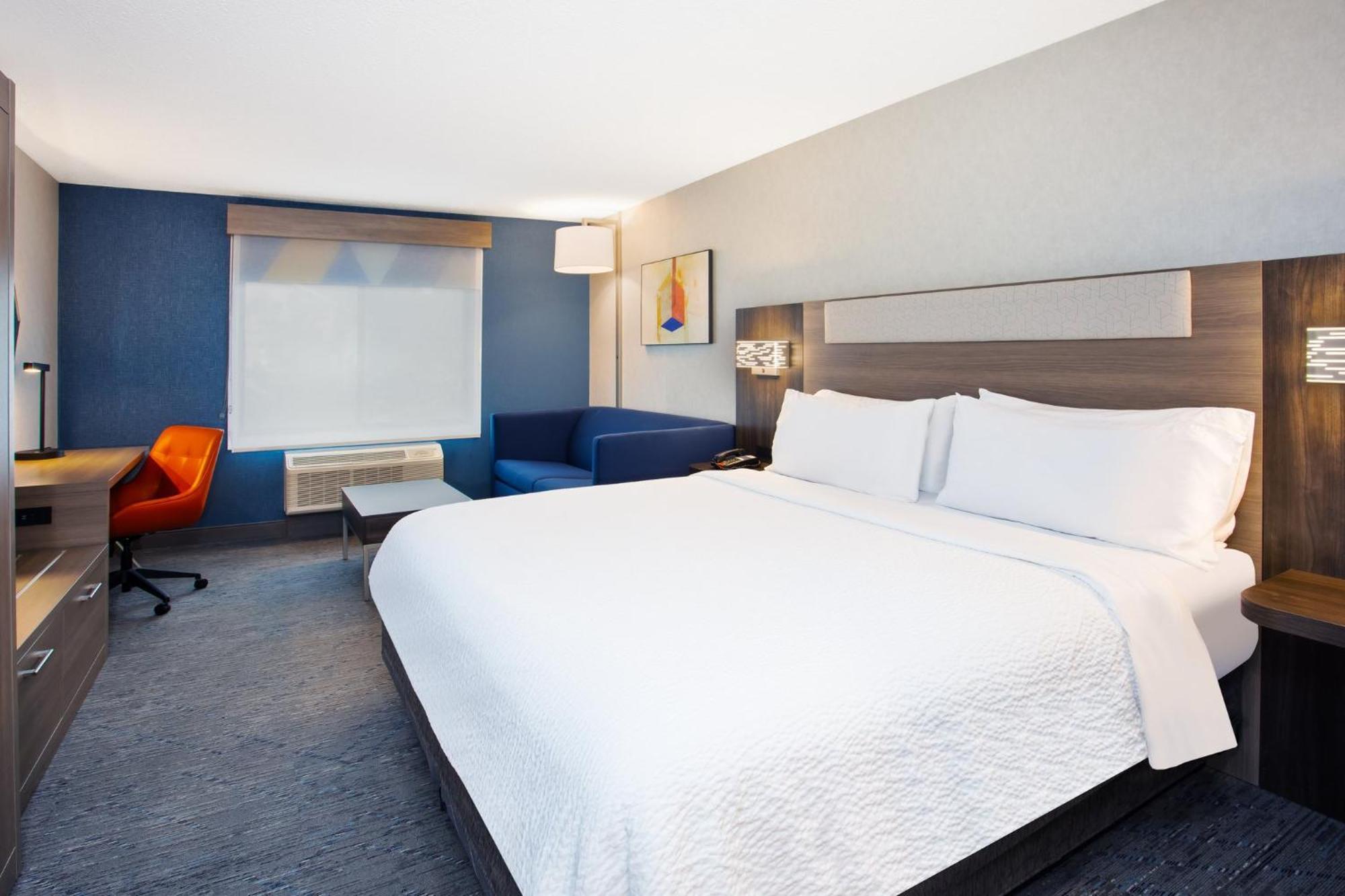 Holiday Inn Express Hotel & Suites - Belleville Area By Ihg Exterior foto