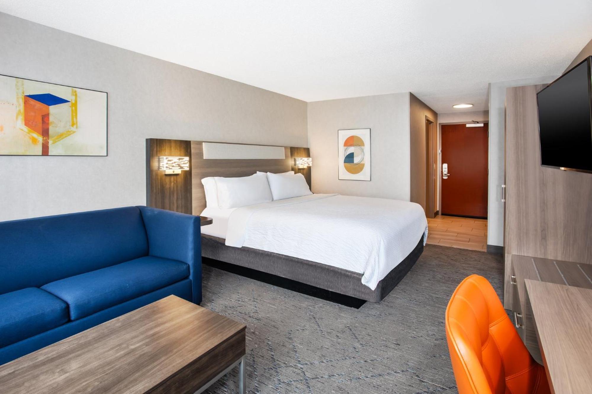 Holiday Inn Express Hotel & Suites - Belleville Area By Ihg Exterior foto