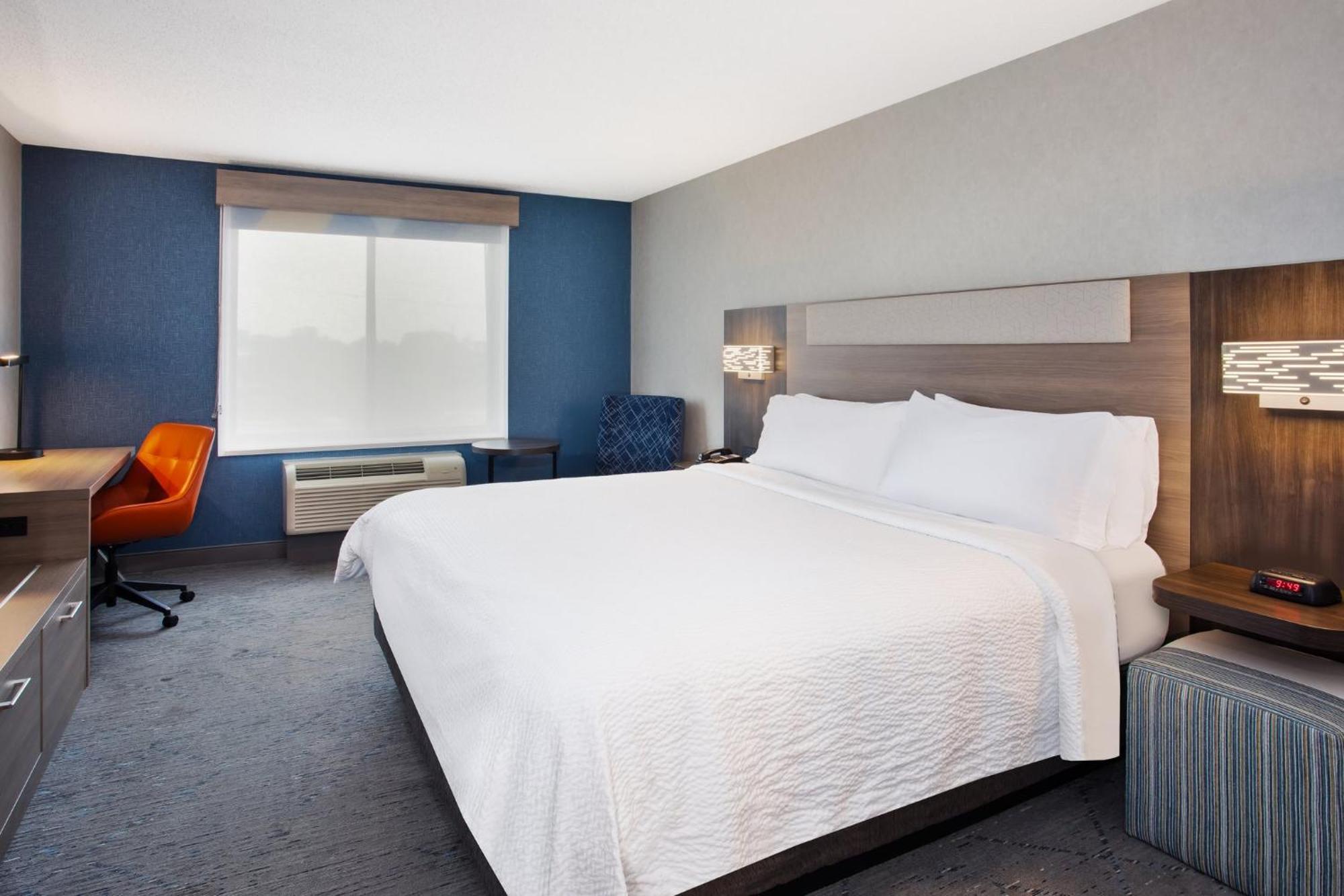Holiday Inn Express Hotel & Suites - Belleville Area By Ihg Exterior foto