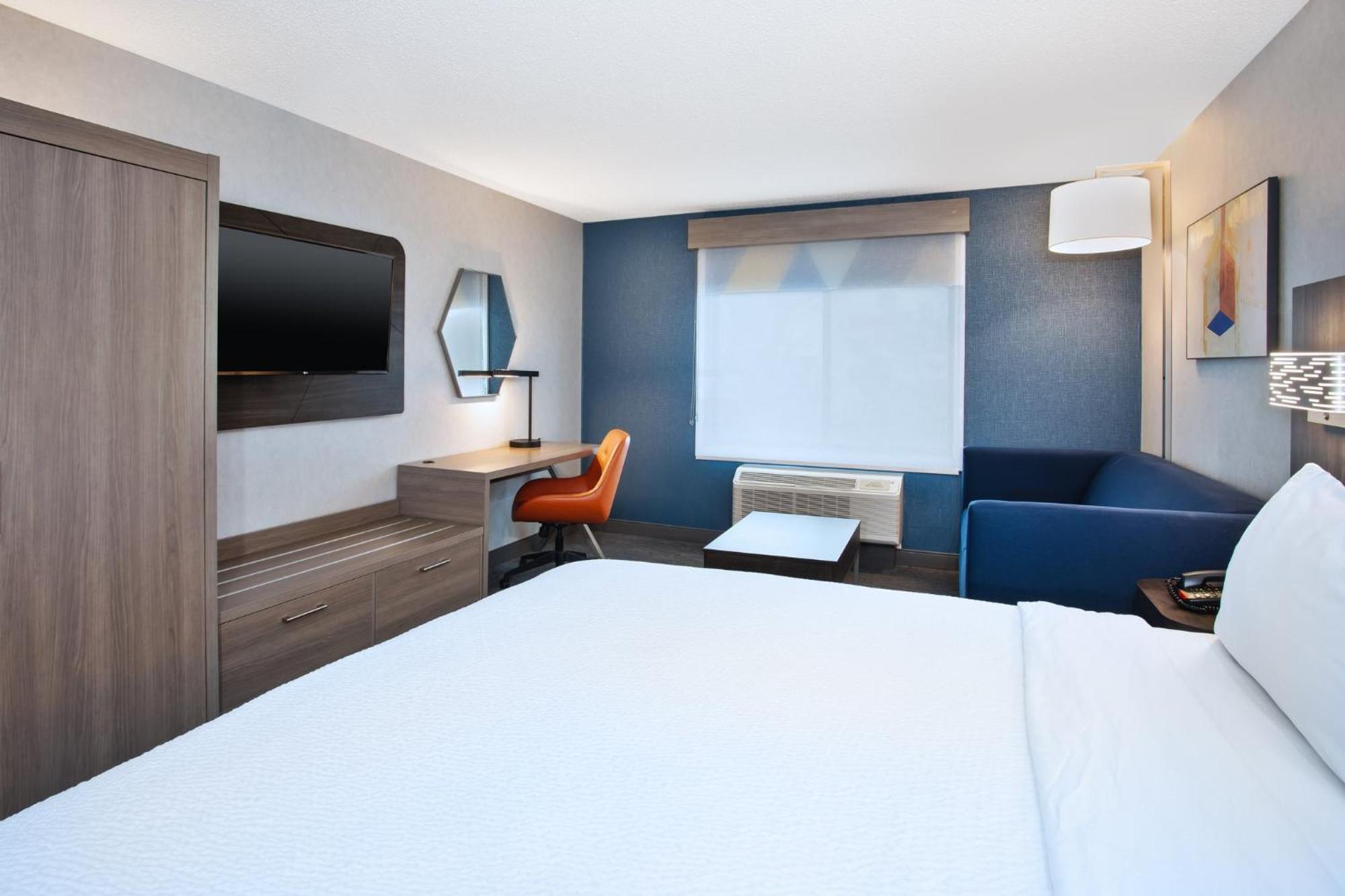 Holiday Inn Express Hotel & Suites - Belleville Area By Ihg Exterior foto