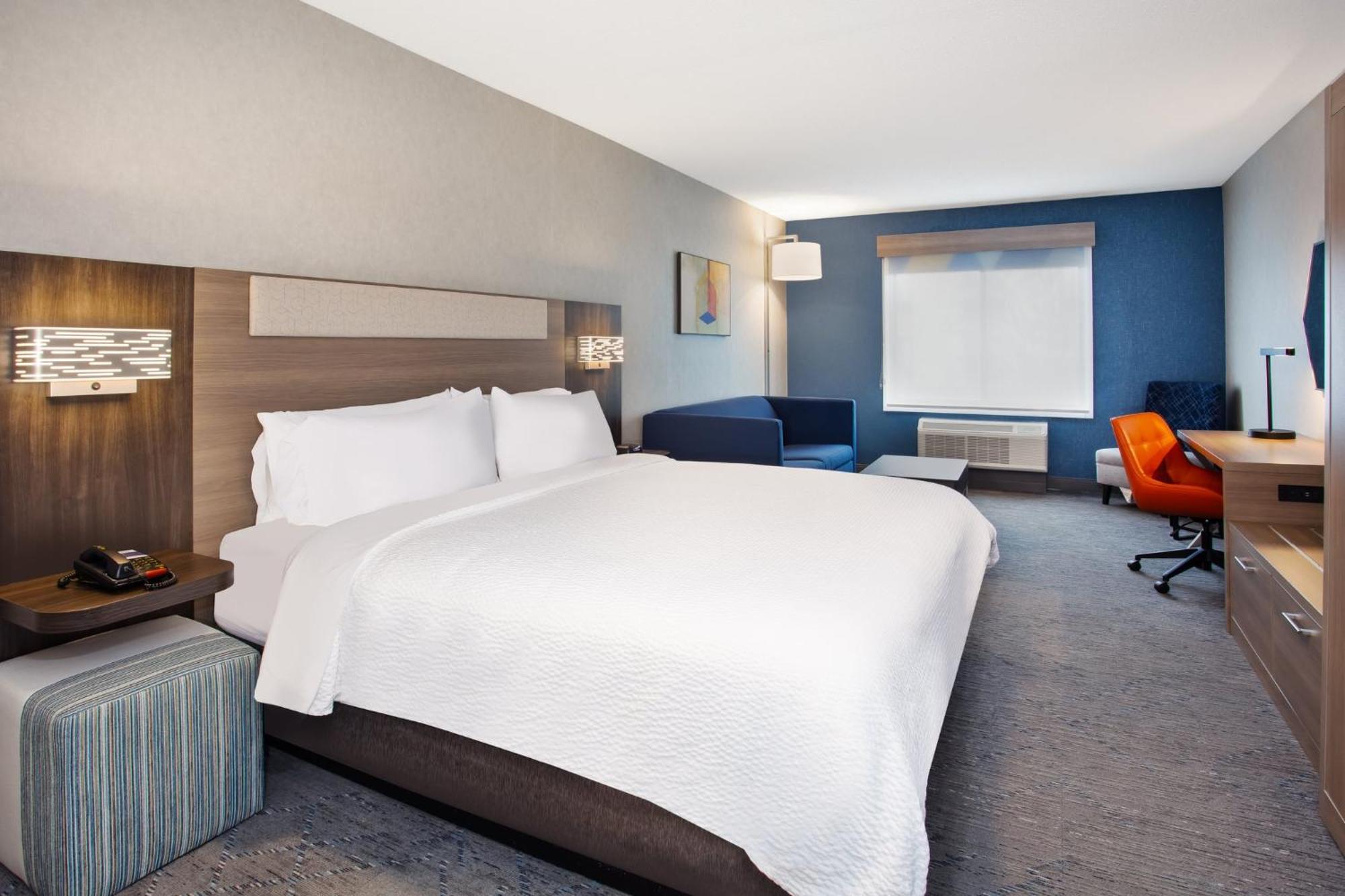 Holiday Inn Express Hotel & Suites - Belleville Area By Ihg Exterior foto
