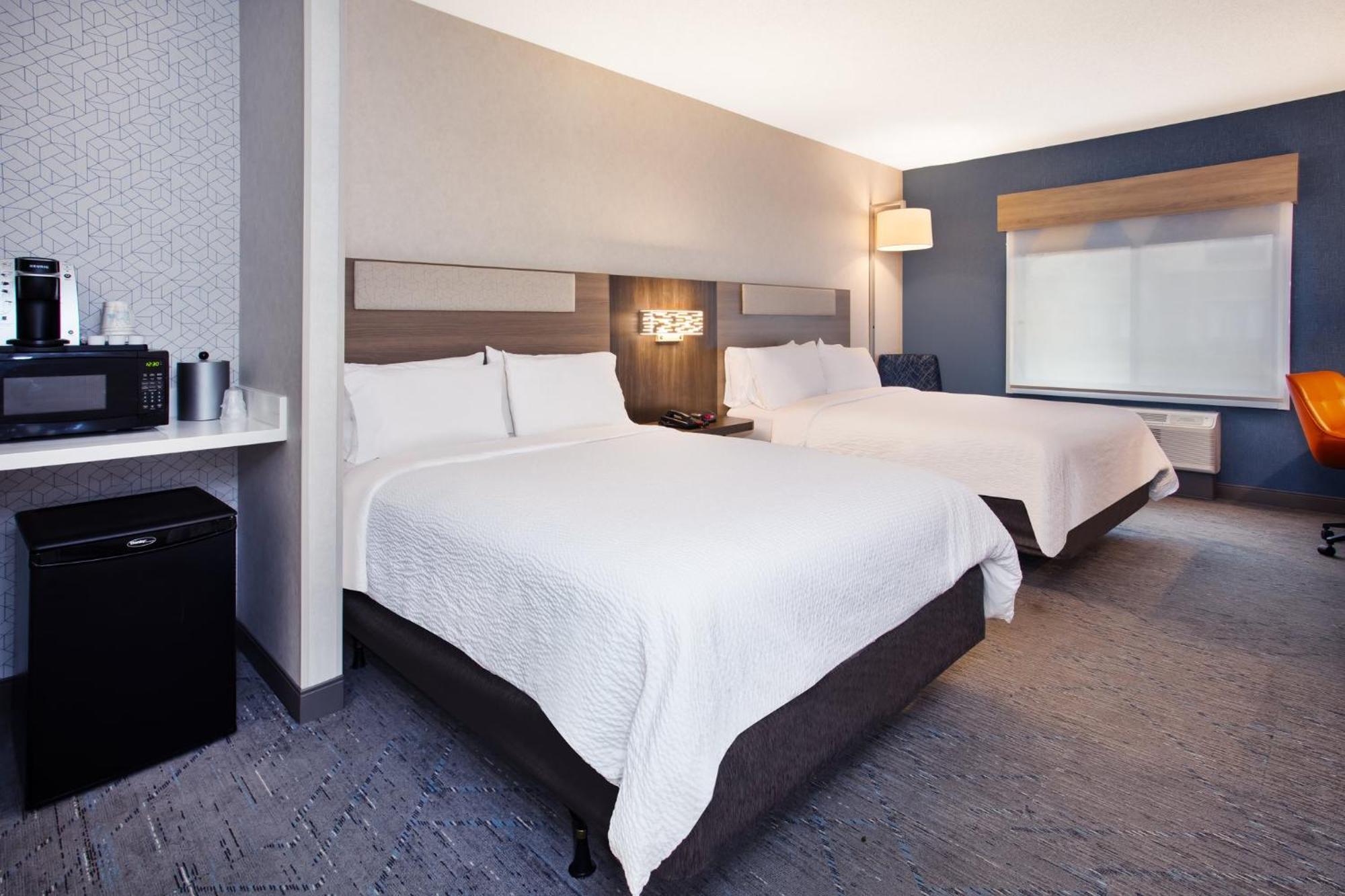 Holiday Inn Express Hotel & Suites - Belleville Area By Ihg Exterior foto