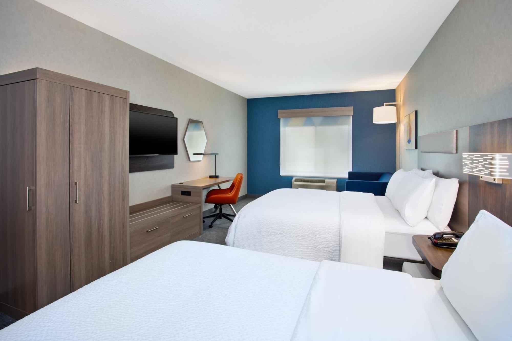 Holiday Inn Express Hotel & Suites - Belleville Area By Ihg Exterior foto