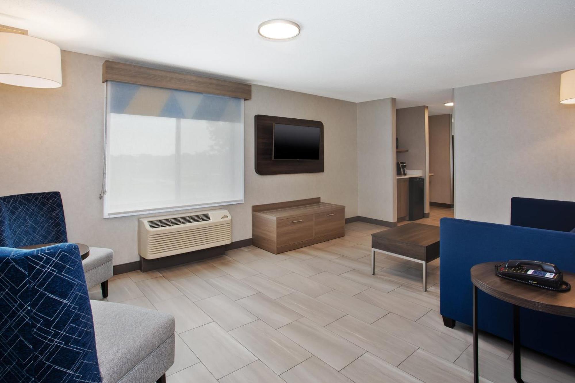 Holiday Inn Express Hotel & Suites - Belleville Area By Ihg Exterior foto