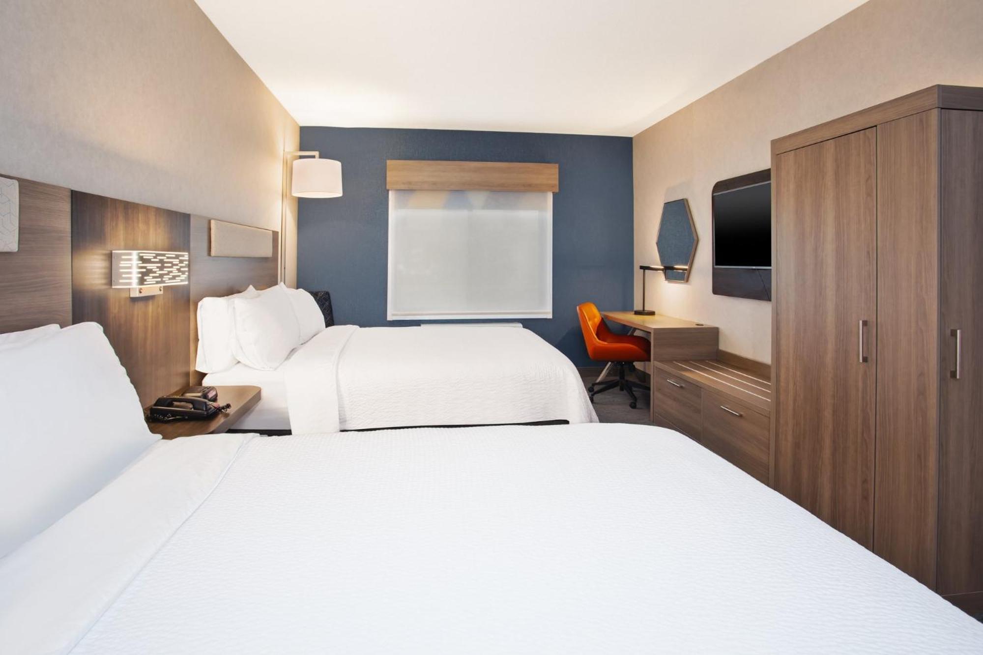 Holiday Inn Express Hotel & Suites - Belleville Area By Ihg Exterior foto