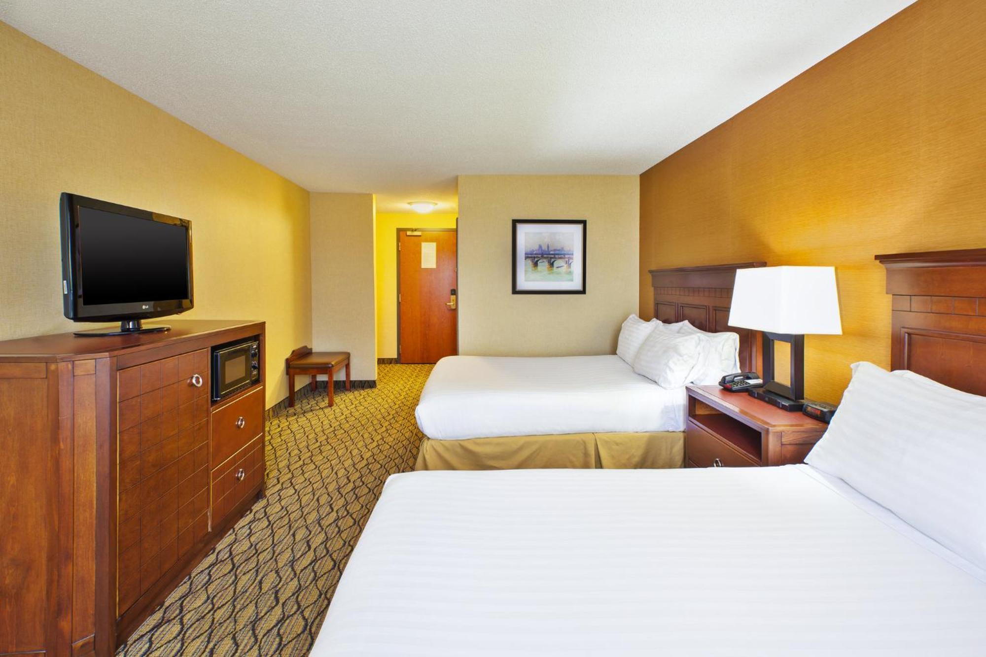 Holiday Inn Express Hotel & Suites - Belleville Area By Ihg Exterior foto