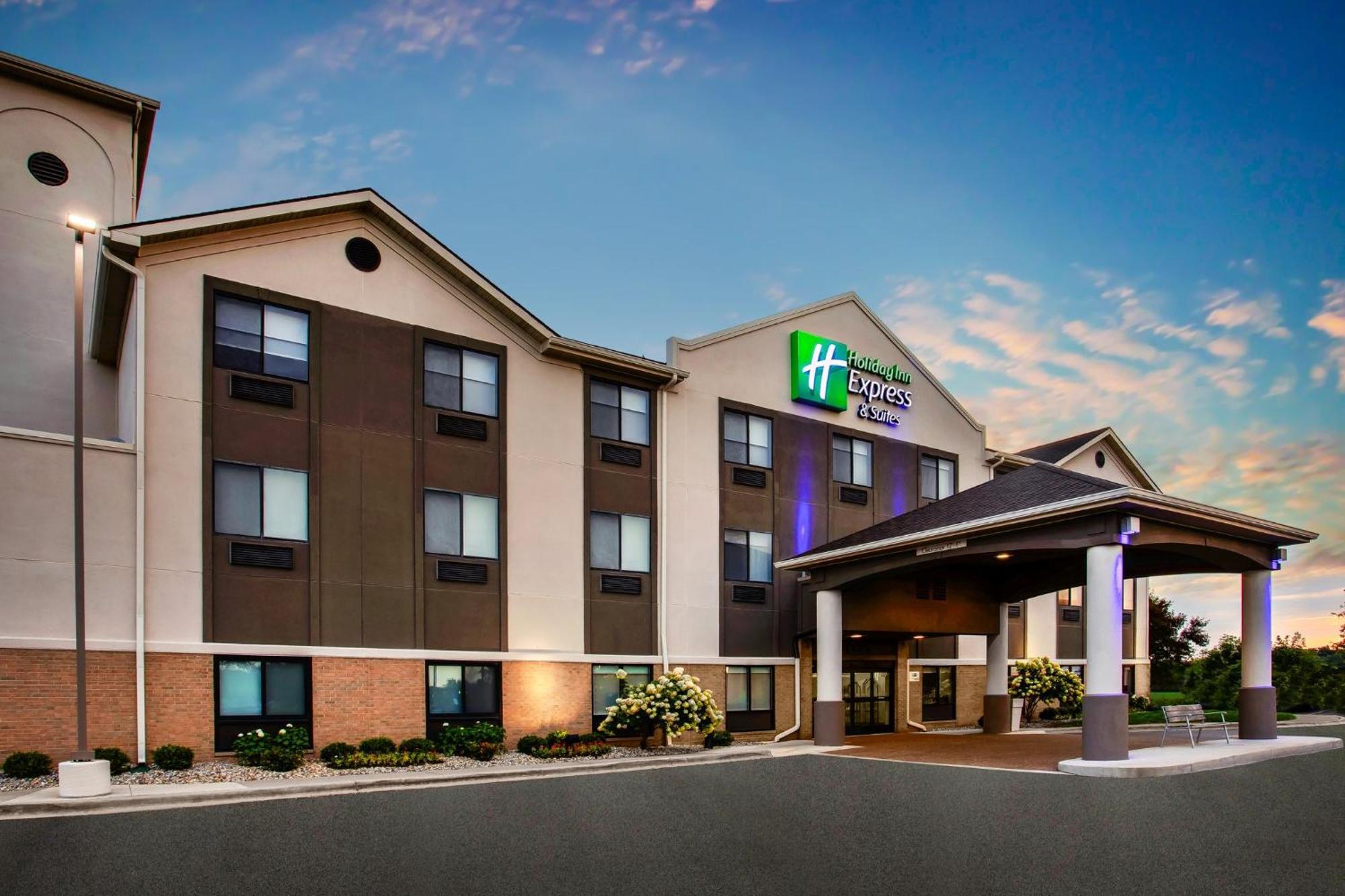 Holiday Inn Express Hotel & Suites - Belleville Area By Ihg Exterior foto