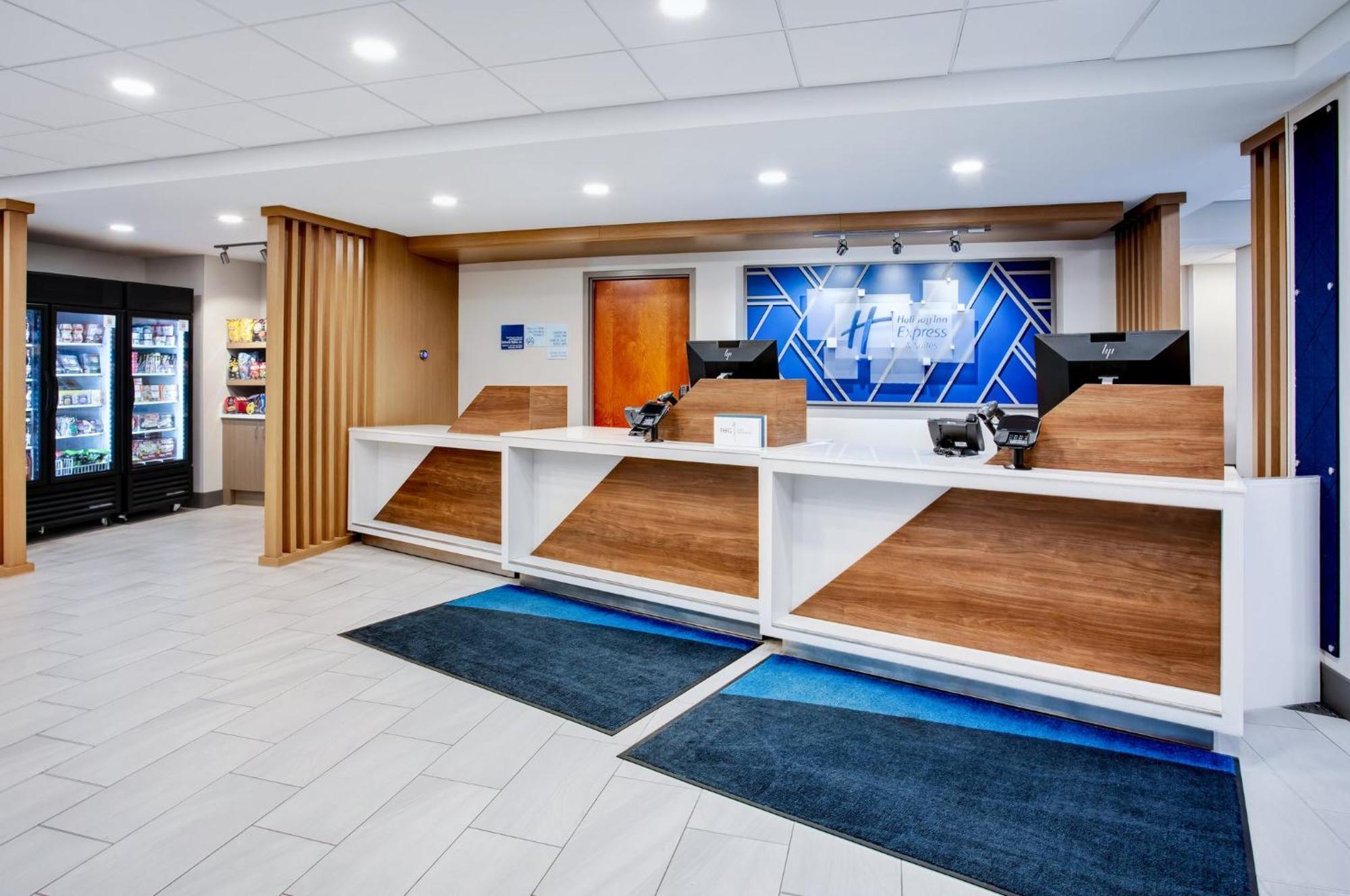 Holiday Inn Express Hotel & Suites - Belleville Area By Ihg Exterior foto