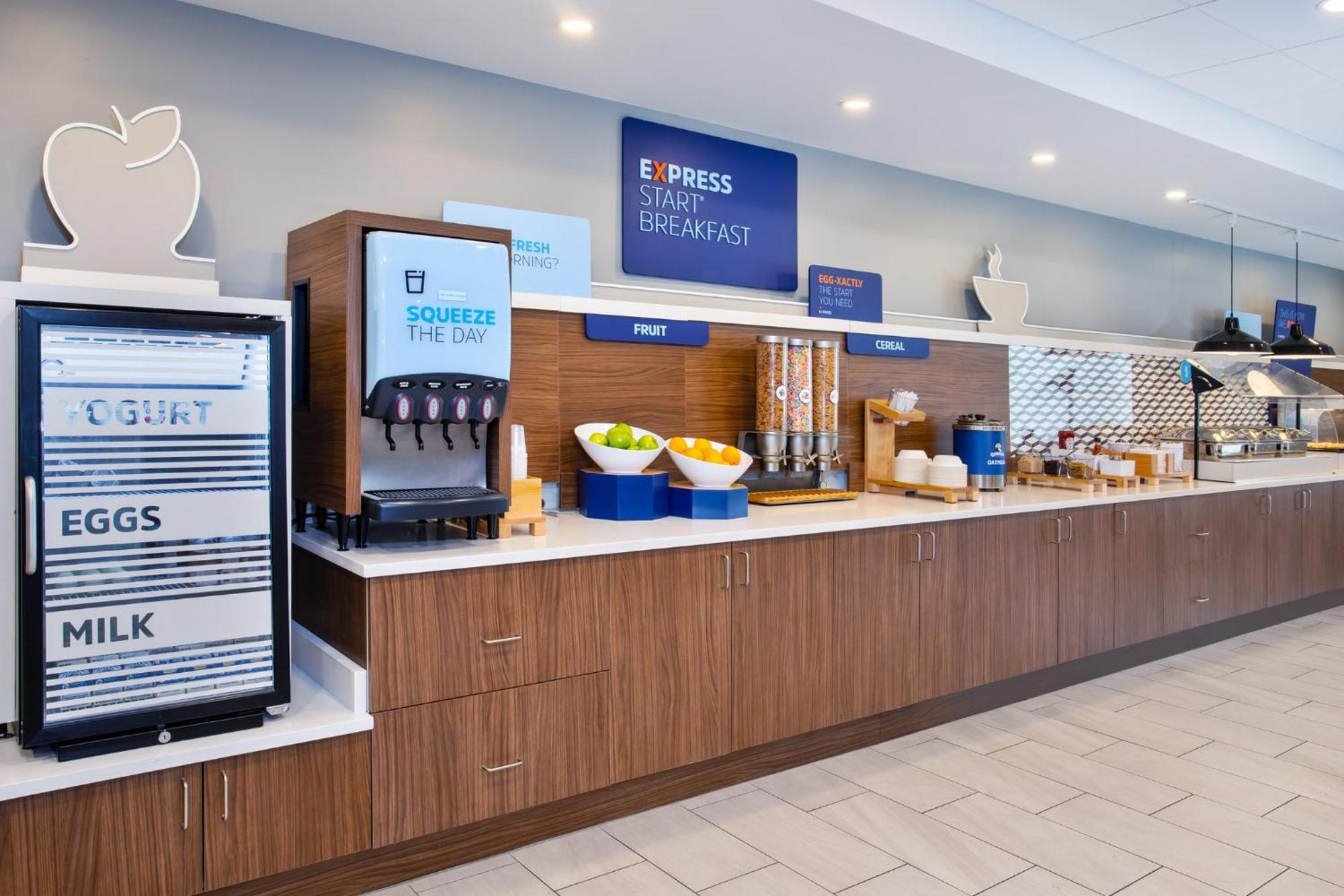 Holiday Inn Express Hotel & Suites - Belleville Area By Ihg Exterior foto
